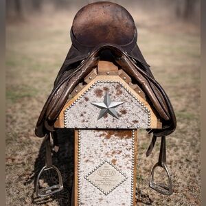 County Saddlery 17” English Saddle